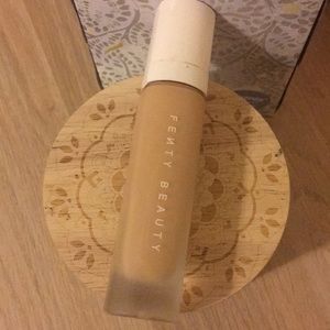 Fenty Beauty Rihanna Foundation 260